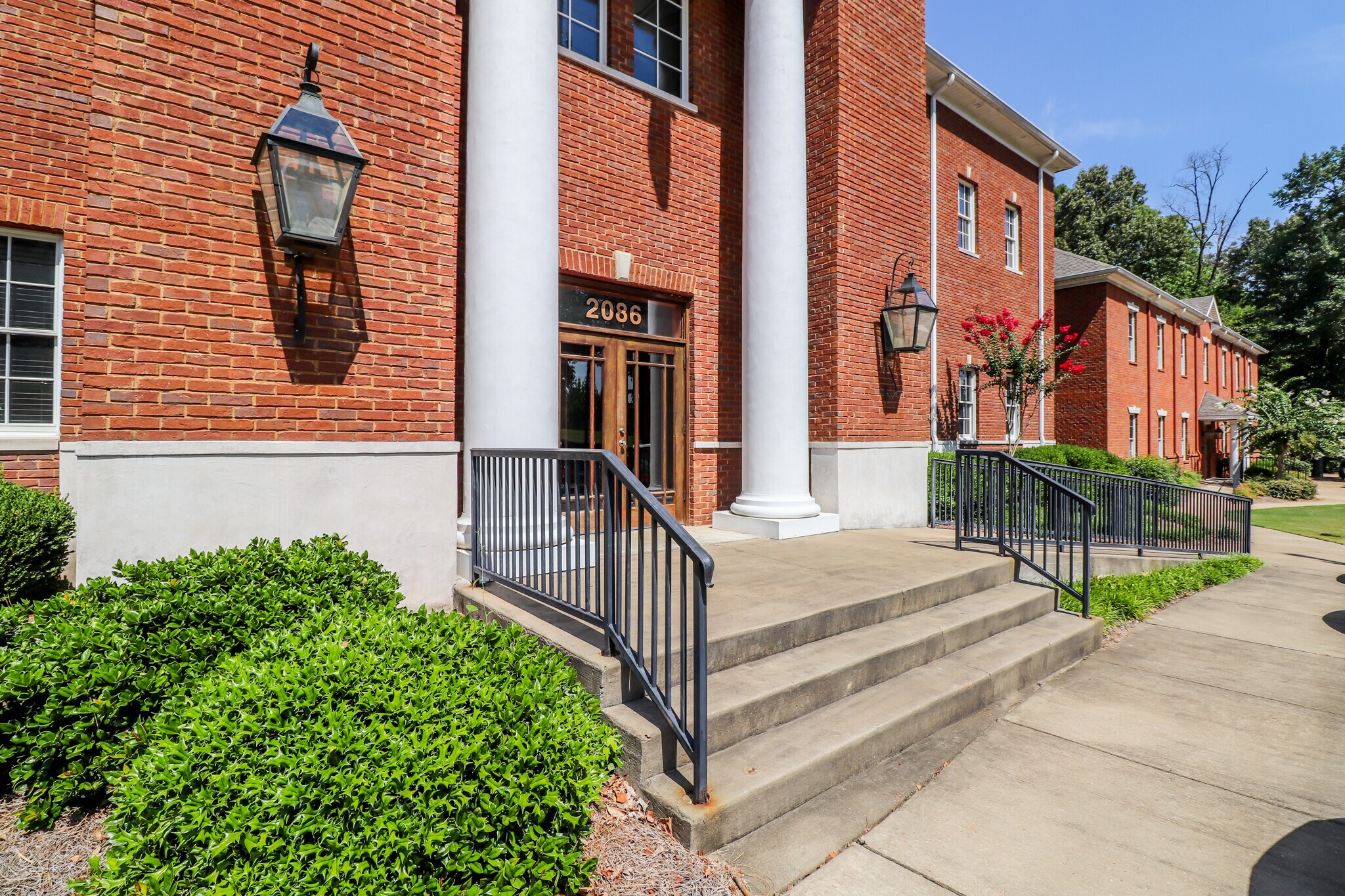 2086-old-taylor-pl-oxford-ms-38655-office-property-for-lease-on