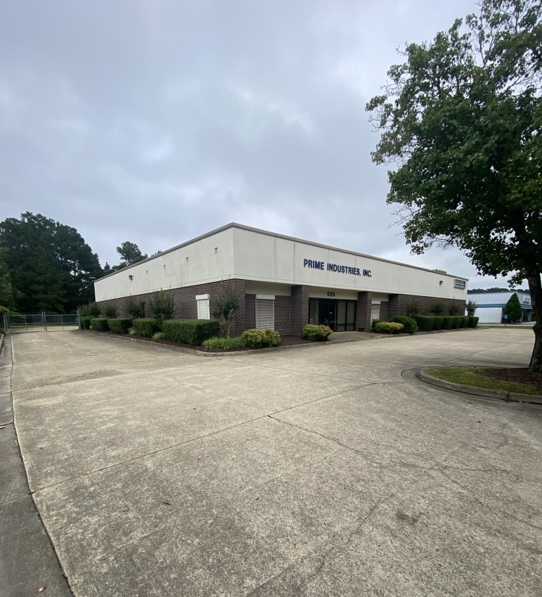 525 Central Dr, Virginia Beach, VA for Sale
