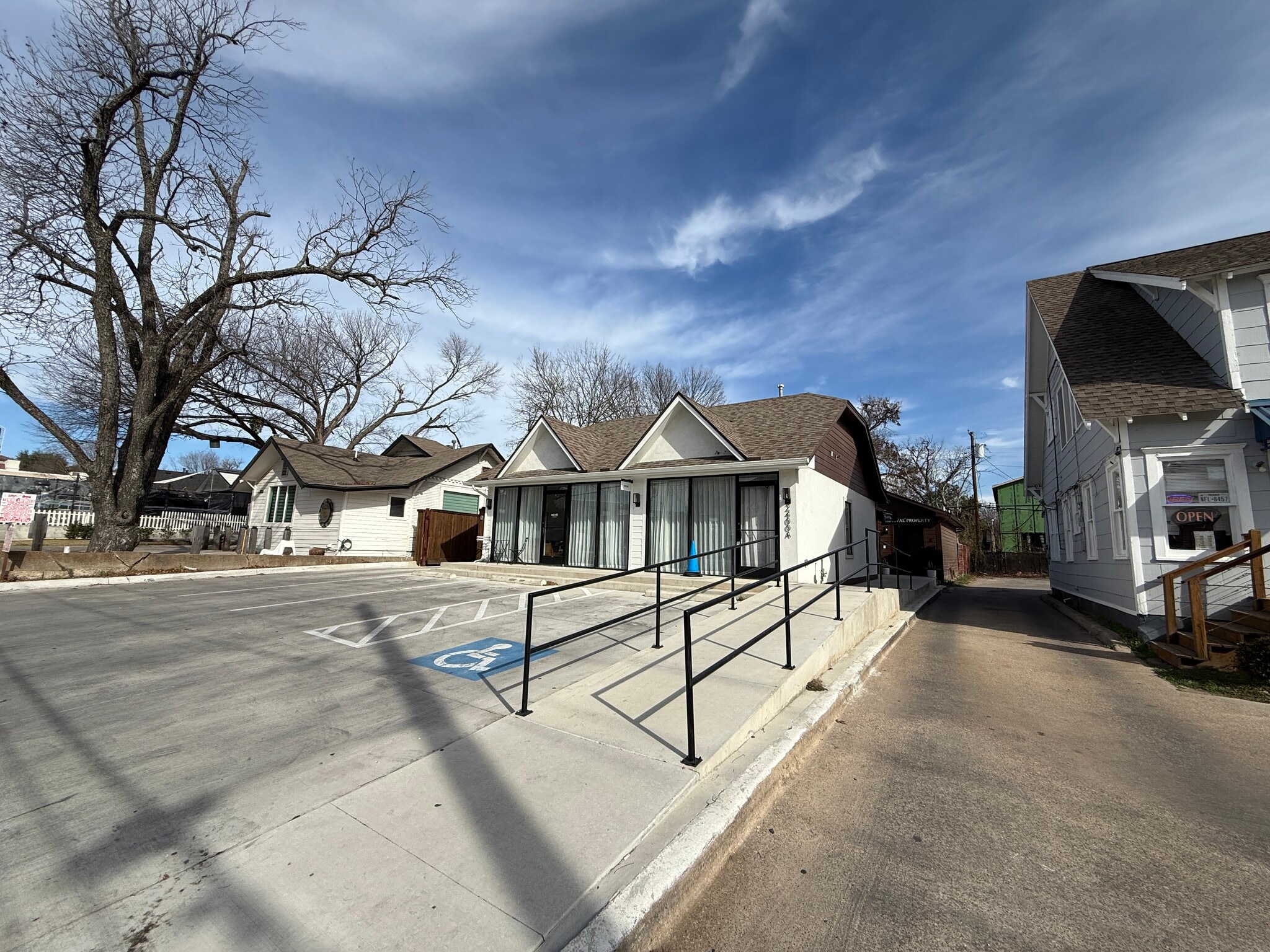 2400 N Henderson Ave, Dallas, TX for Rent