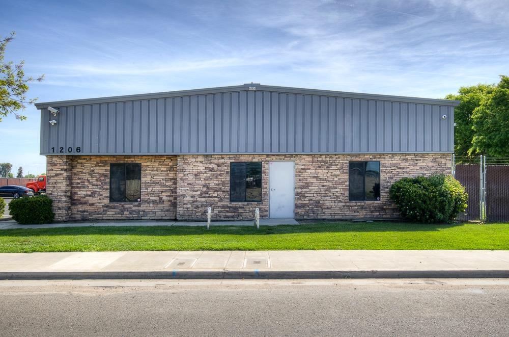 1206 S O St, Tulare, CA for Sale