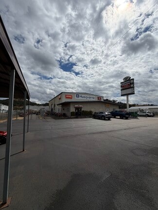 Roseburg, OR Showroom - 7441 Old Highway 99 N