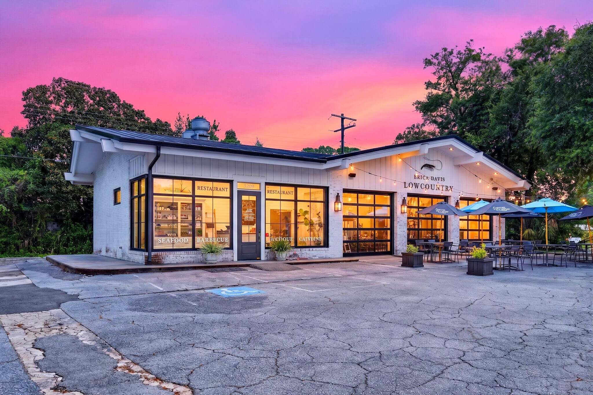 3209 E Victory Dr, Savannah, GA for Sale
