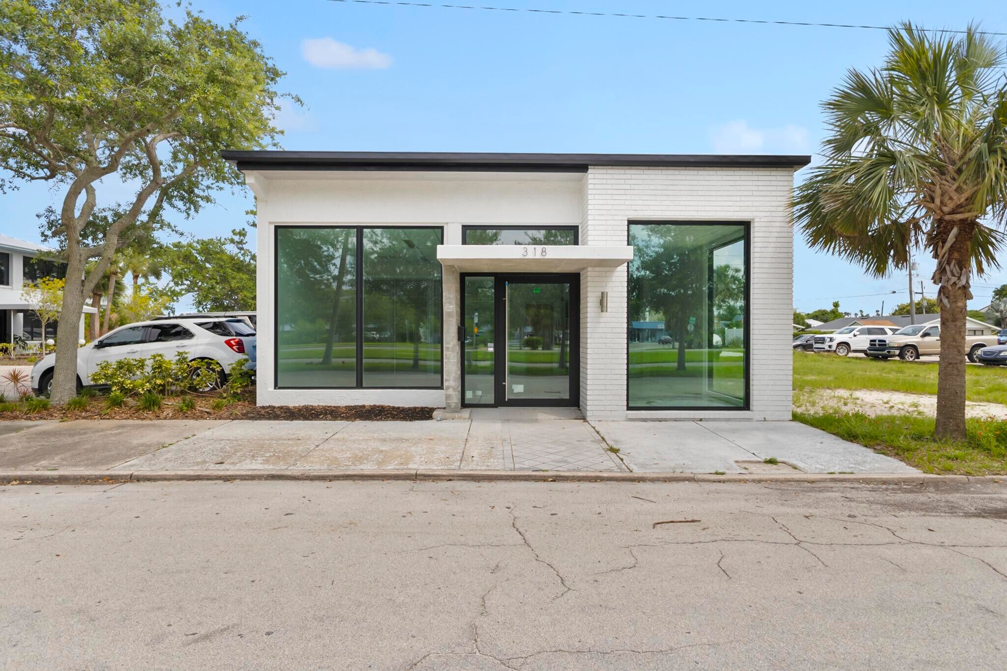 318 Causeway Dr, New Smyrna Beach, FL for Sale