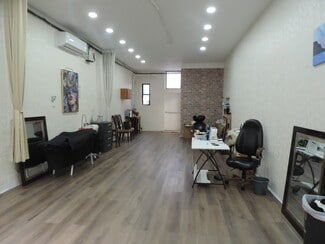 Great Neck, NY Retail - 4 Welwyn Rd