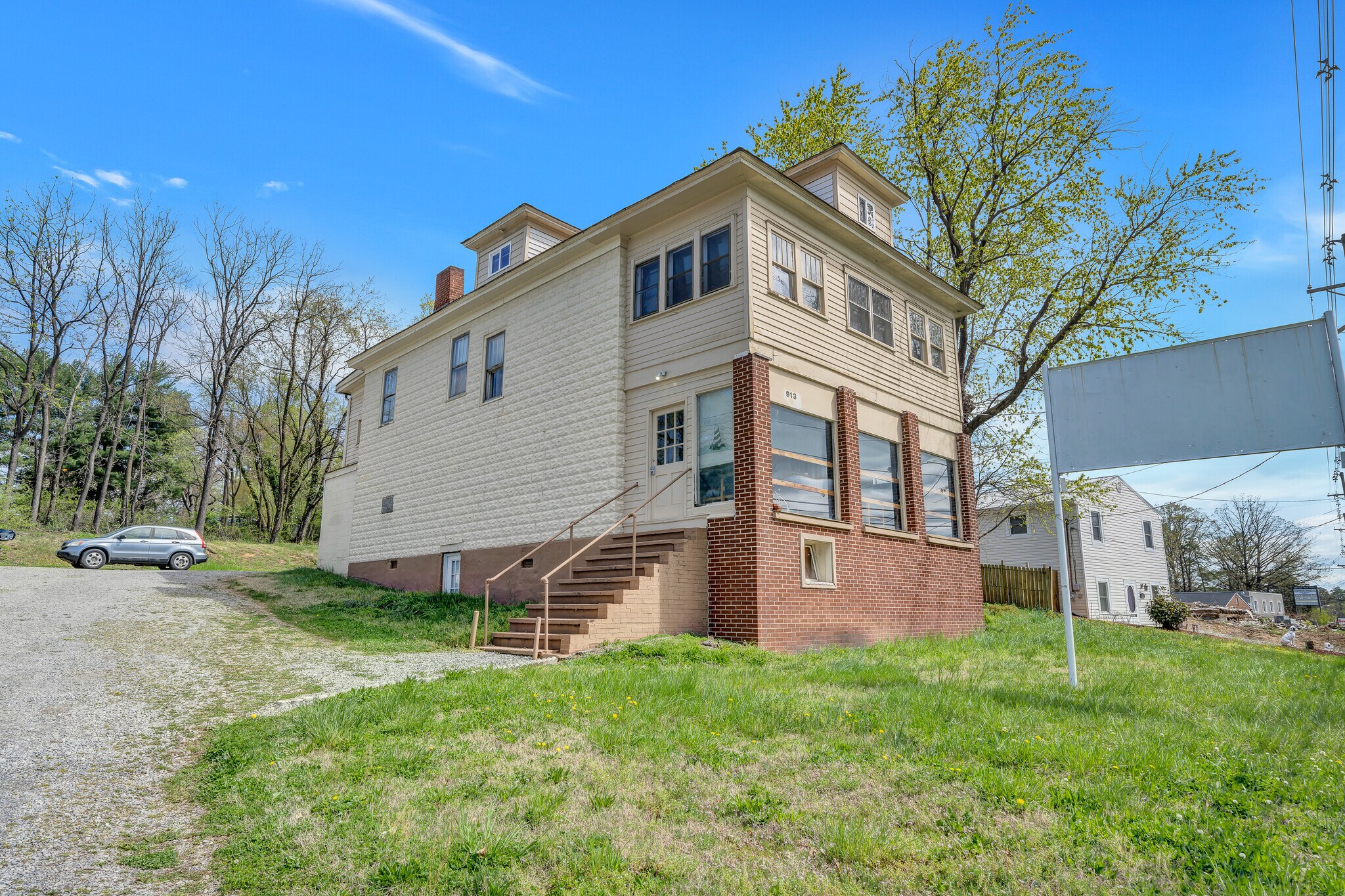 913 E Main St Salem, VA 24153 Specialty Property for Sale on