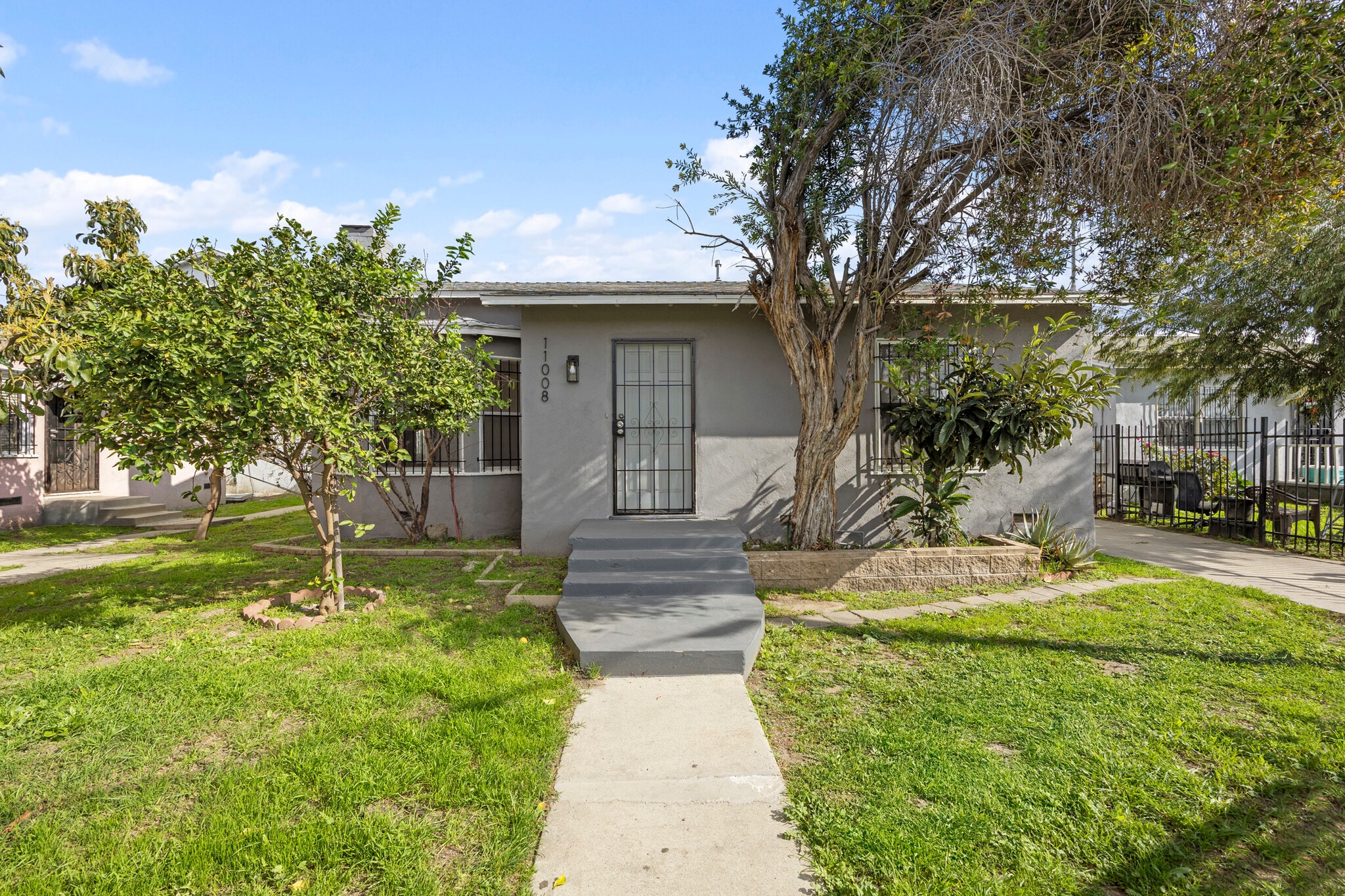 11008 Willowbrook Ave, Los Angeles, CA for Sale