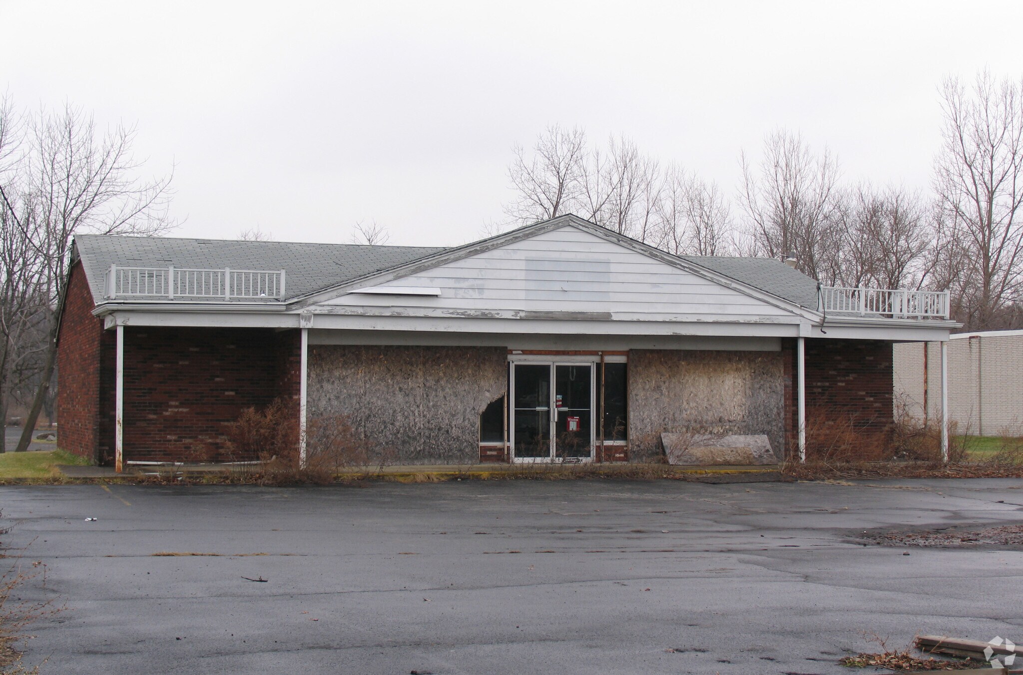 10000 Main St Clarence, NY 14031 Retail Property for Sale on