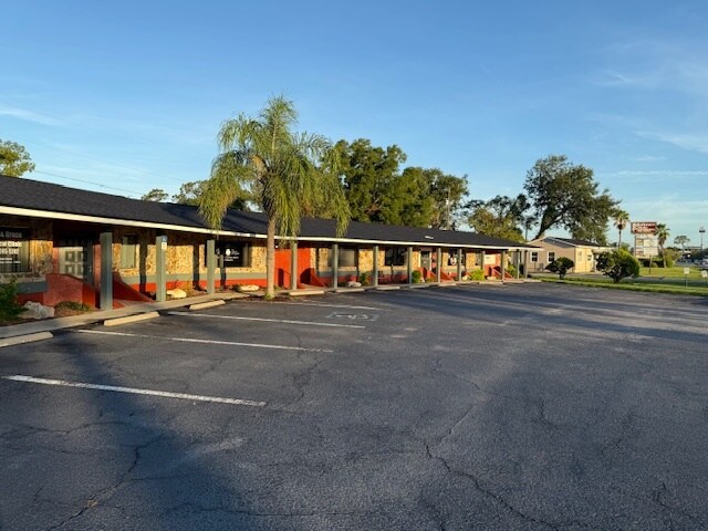 5739-5749 Gall Blvd, Zephyrhills, FL for Rent
