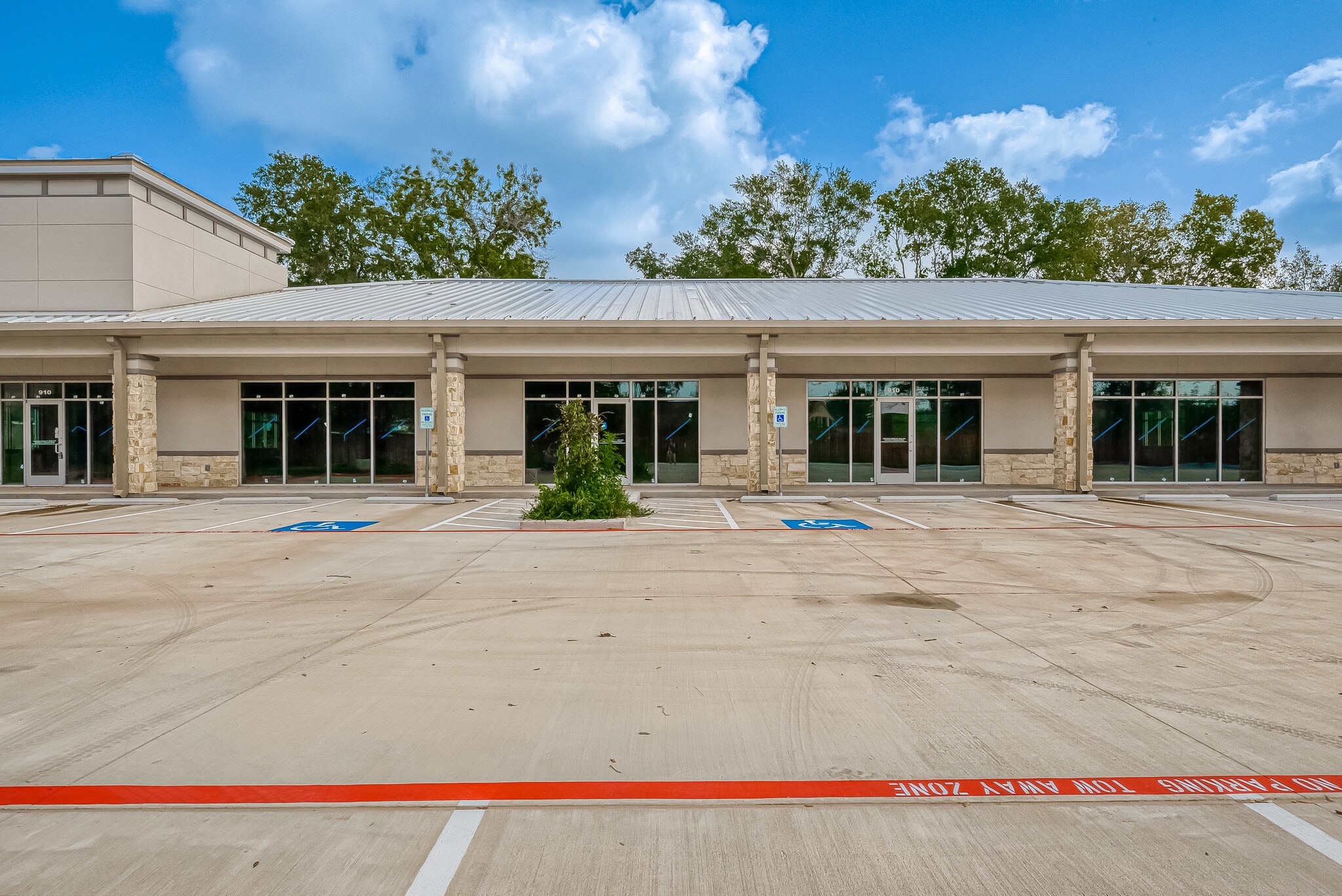 910 East Ave, Katy, TX for Rent