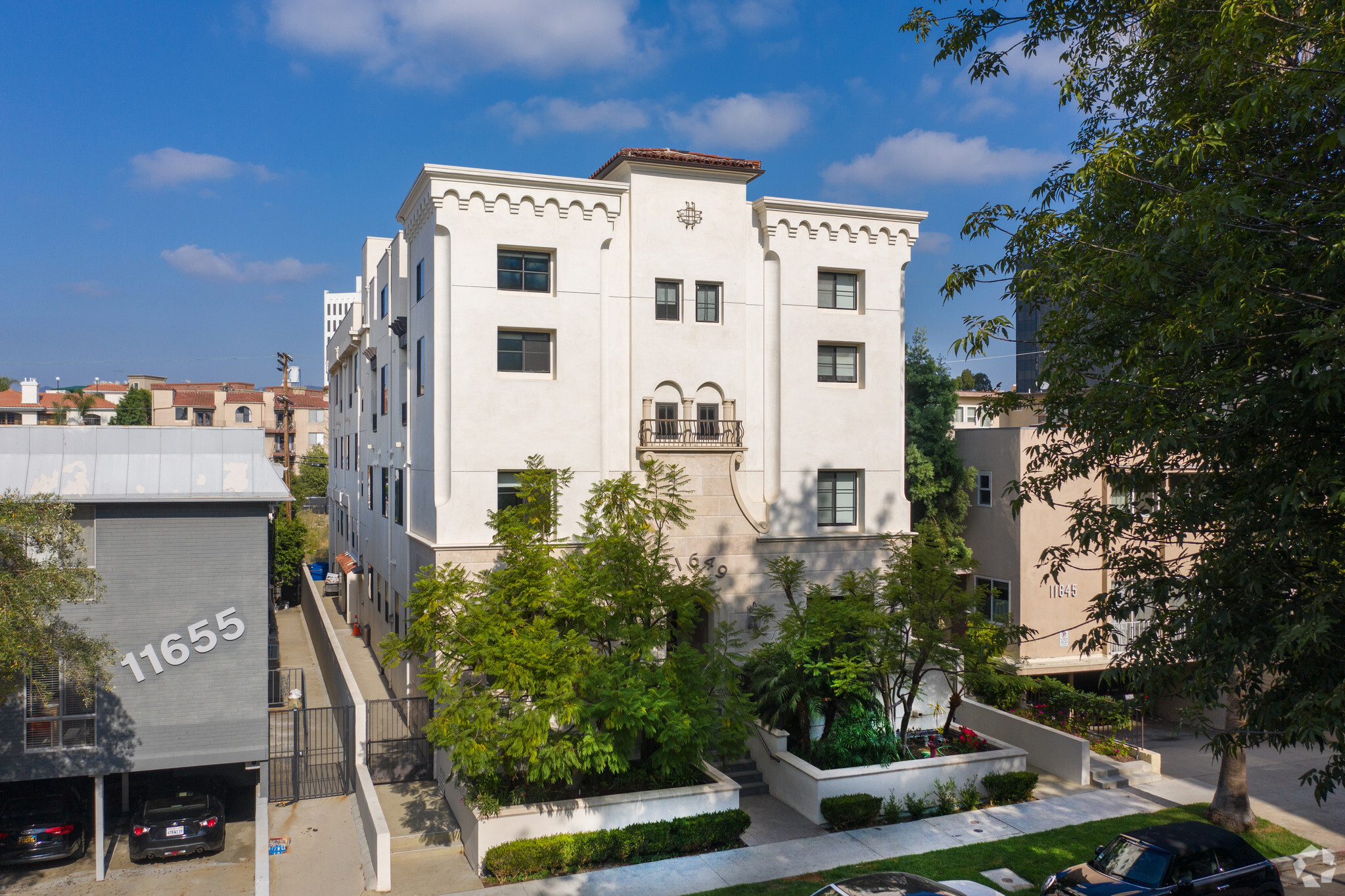 11649 Mayfield Ave, Los Angeles, CA for Sale