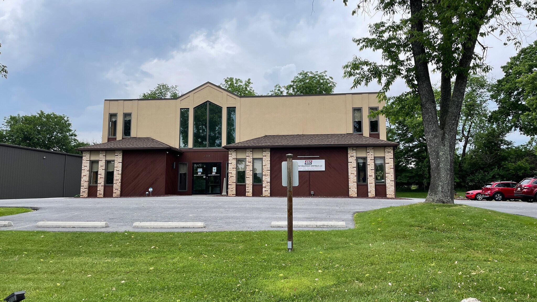 495 Business Park Ln Allentown, PA 18109 Flex Property for Sale on