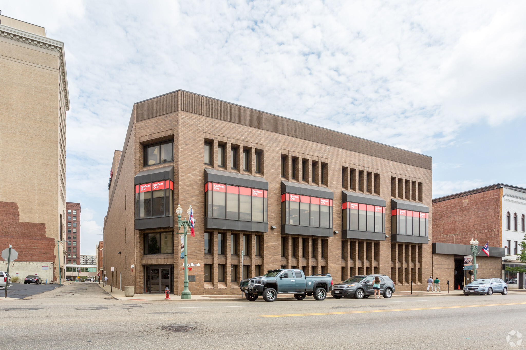202 2nd St NE, Canton, OH for Rent