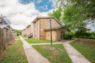 Lockhart, TX Apartments - 700 N Medina St