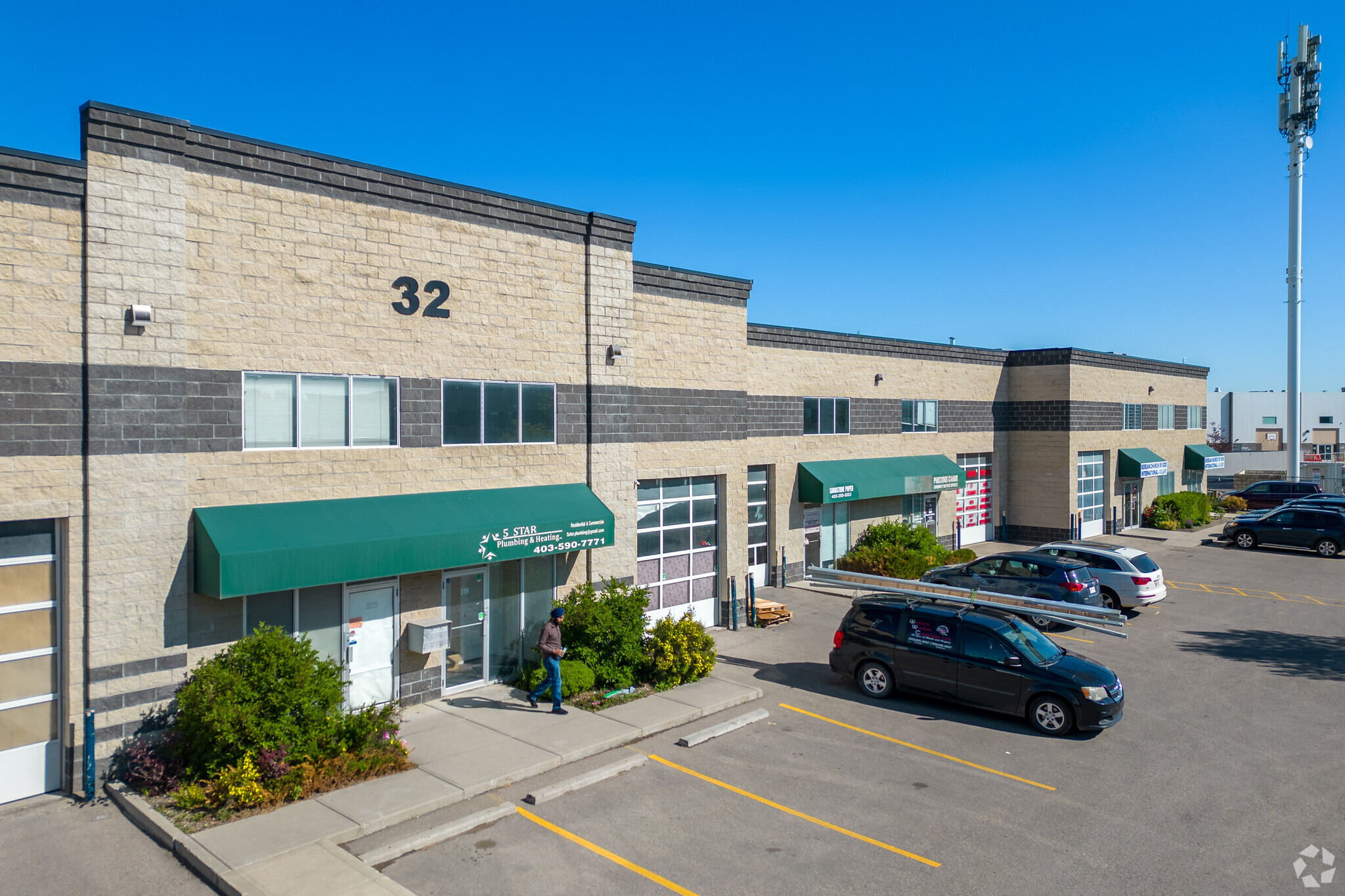 32 Westwinds Cres NE, Calgary, AB for Rent