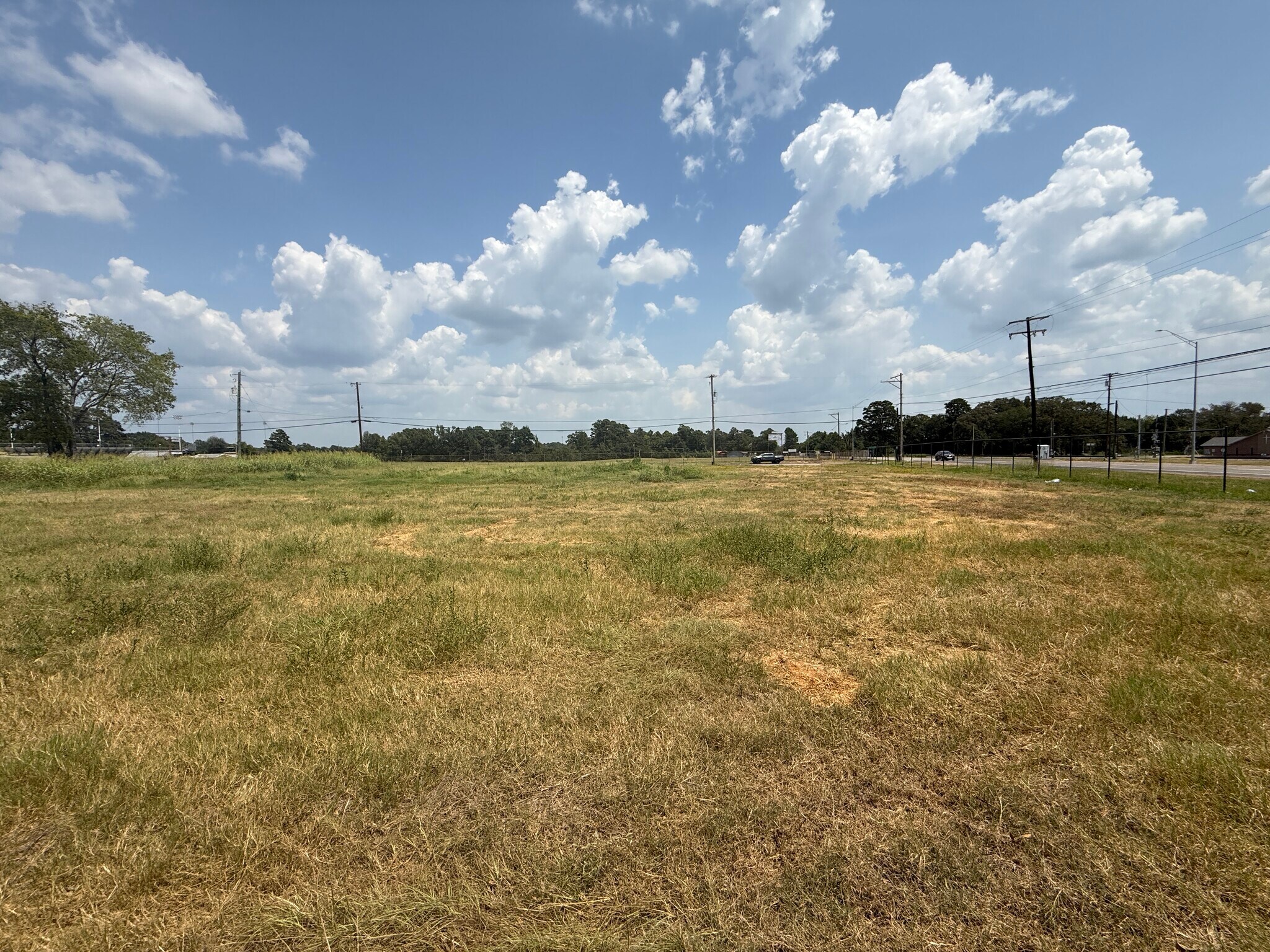 2700 W Upshur Ave, Gladewater, TX for Sale