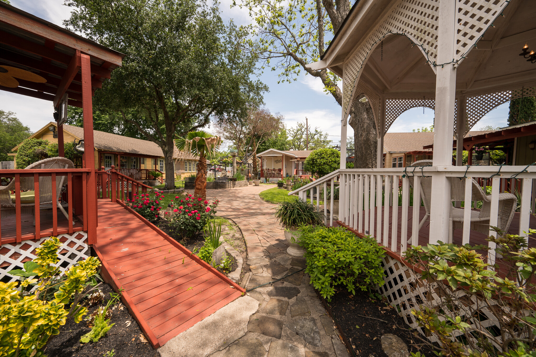 706 Bradford Ave, Kemah, TX for Sale