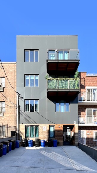 Flushing, NY Apartments - 5615 Van Cleef St