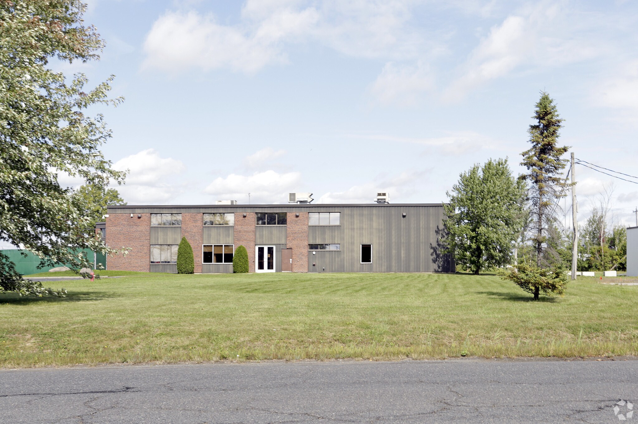 1356 Newton Rue Boucherville, QC J4B 5H2 Industrial Property for