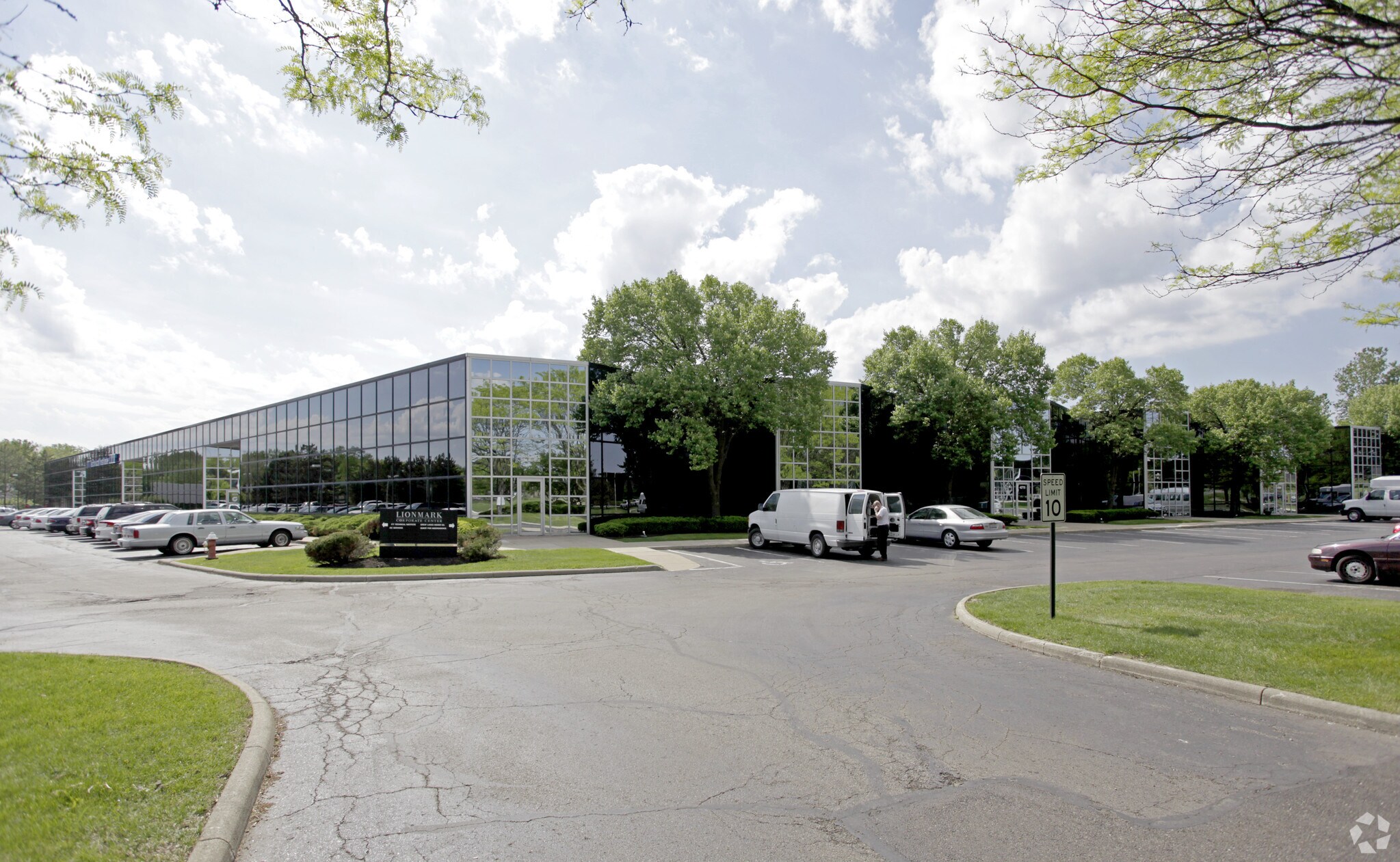 4689-4777 Hilton Corporate Dr, Columbus, OH for Rent