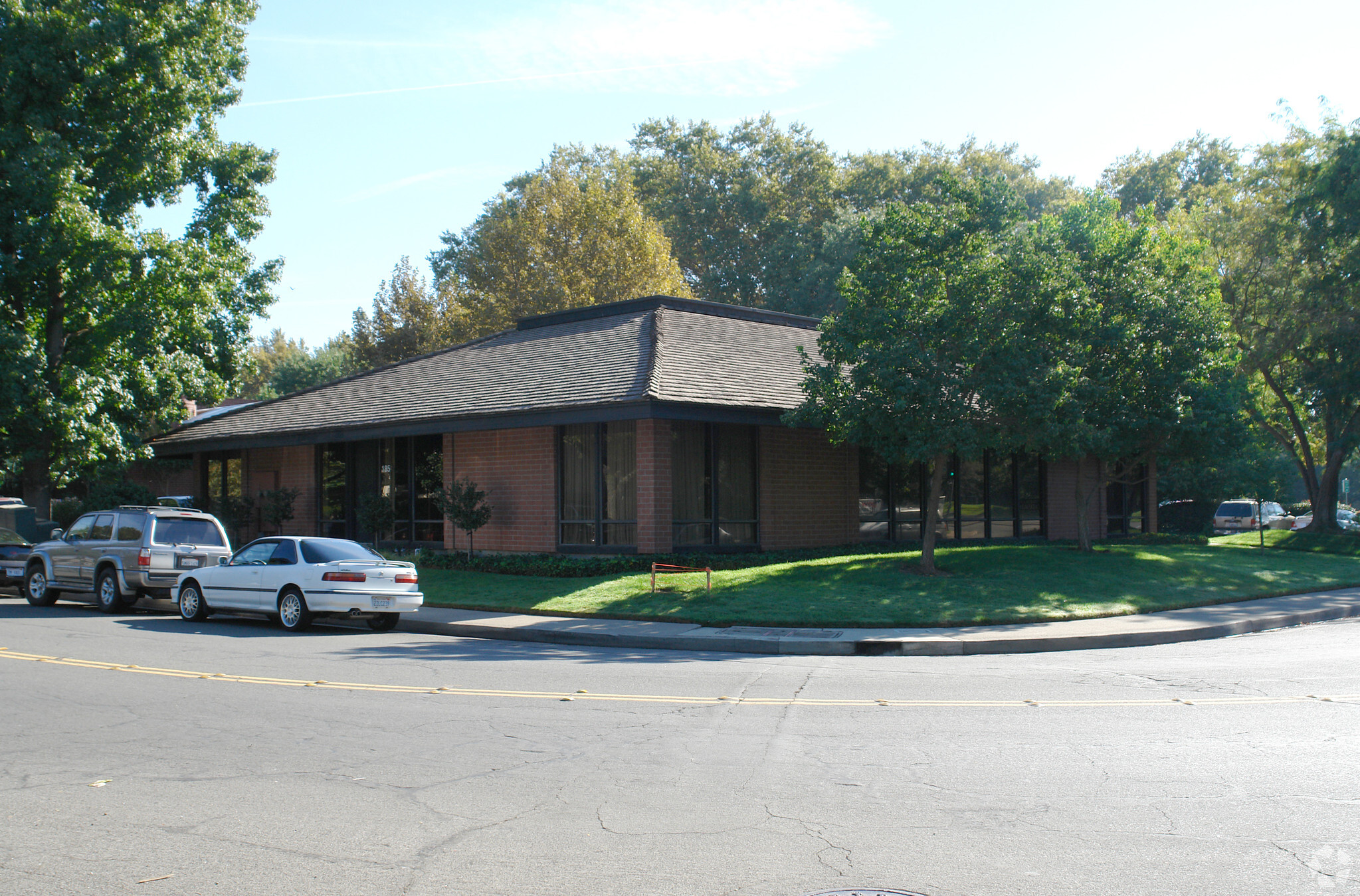 185-195 Cadillac Dr, Sacramento, CA for Rent