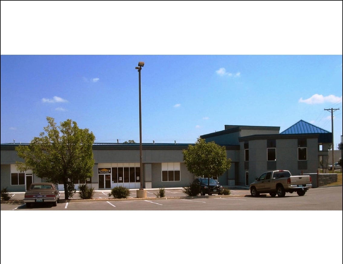 801 NW Commerce Dr, Lee's Summit, MO for Sale