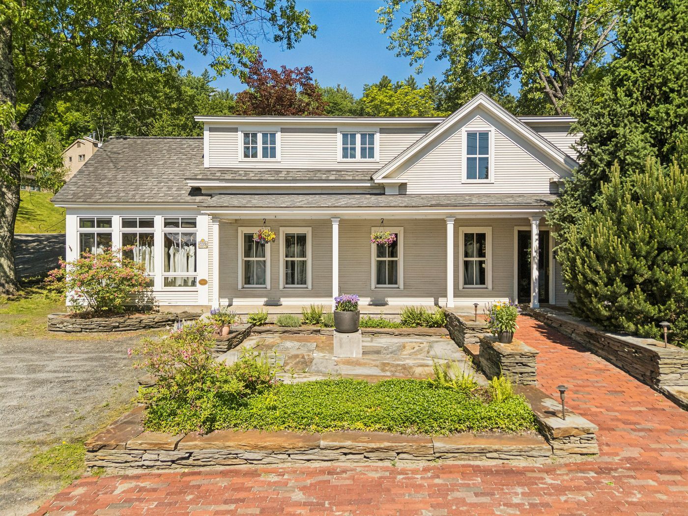 299 Mountain Rd, Stowe, VT for Sale