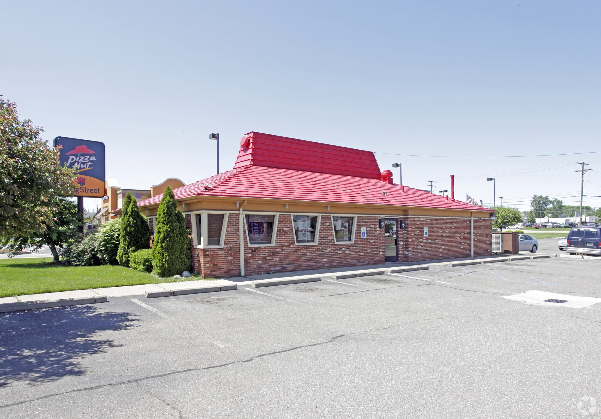 38300 W 10 Mile Rd, Farmington, MI for Sale