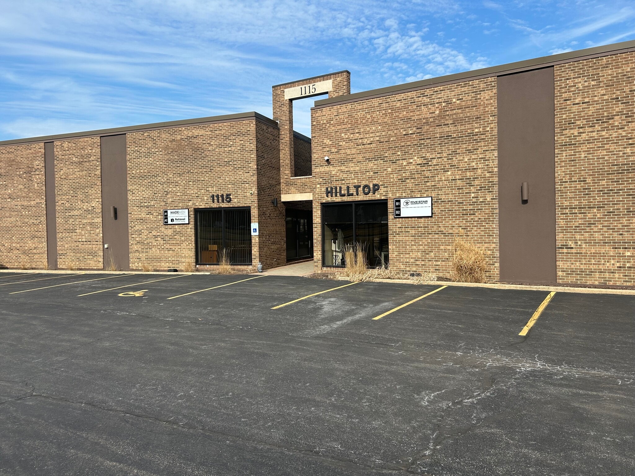 1115 Hilltop Dr, Itasca, IL for Rent