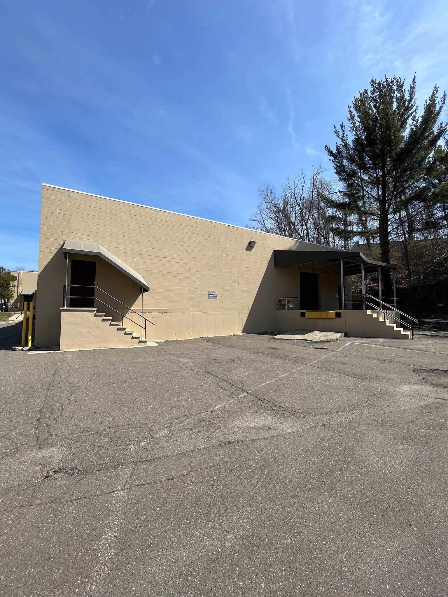 6-18 Finance Dr, Danbury, CT for Rent