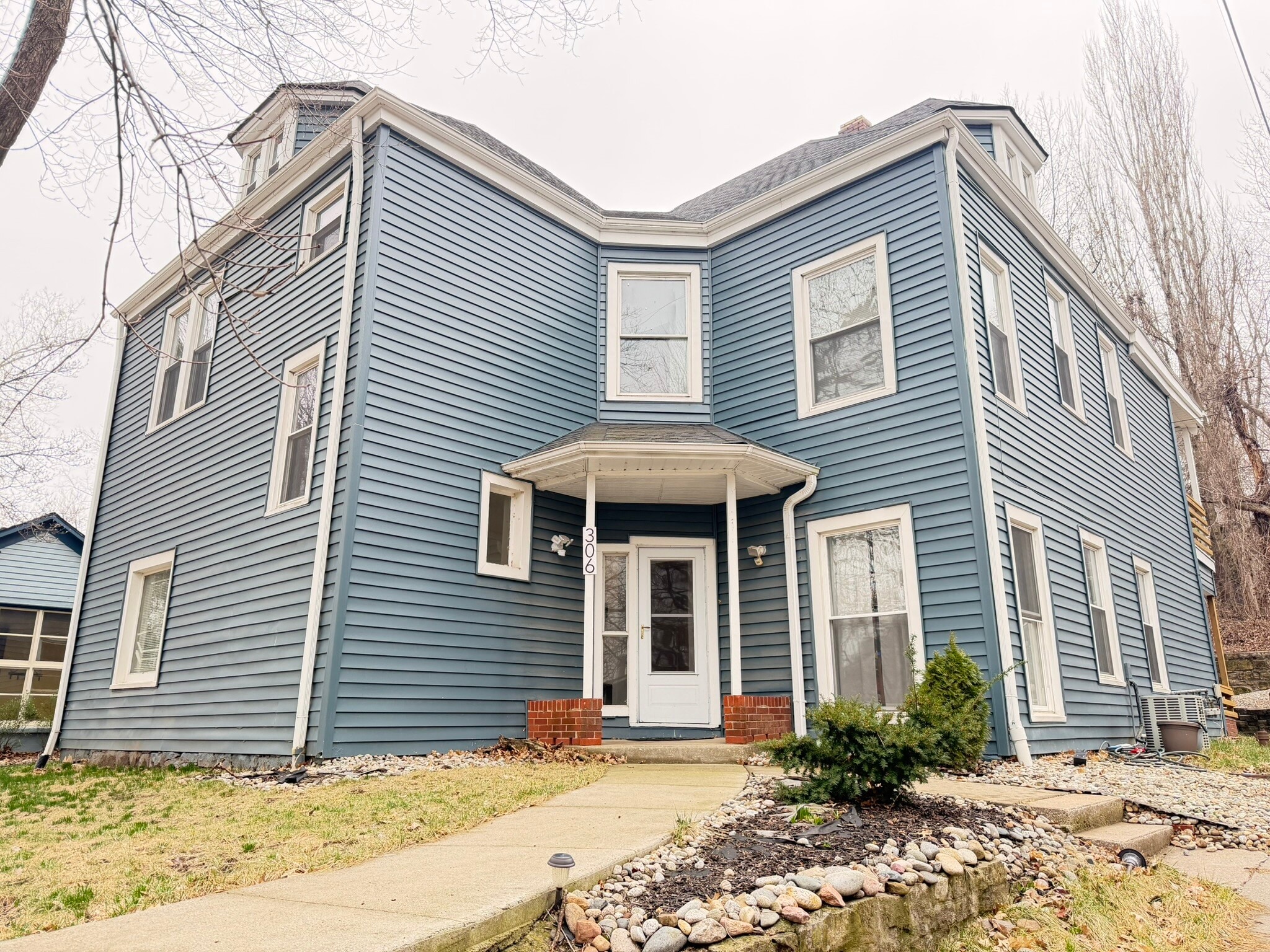 306 Main St, Parkville, MO for Sale