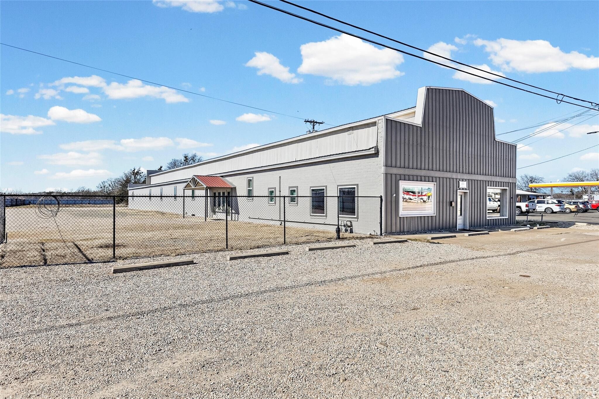 2301 N Main St, Paris, TX for Sale