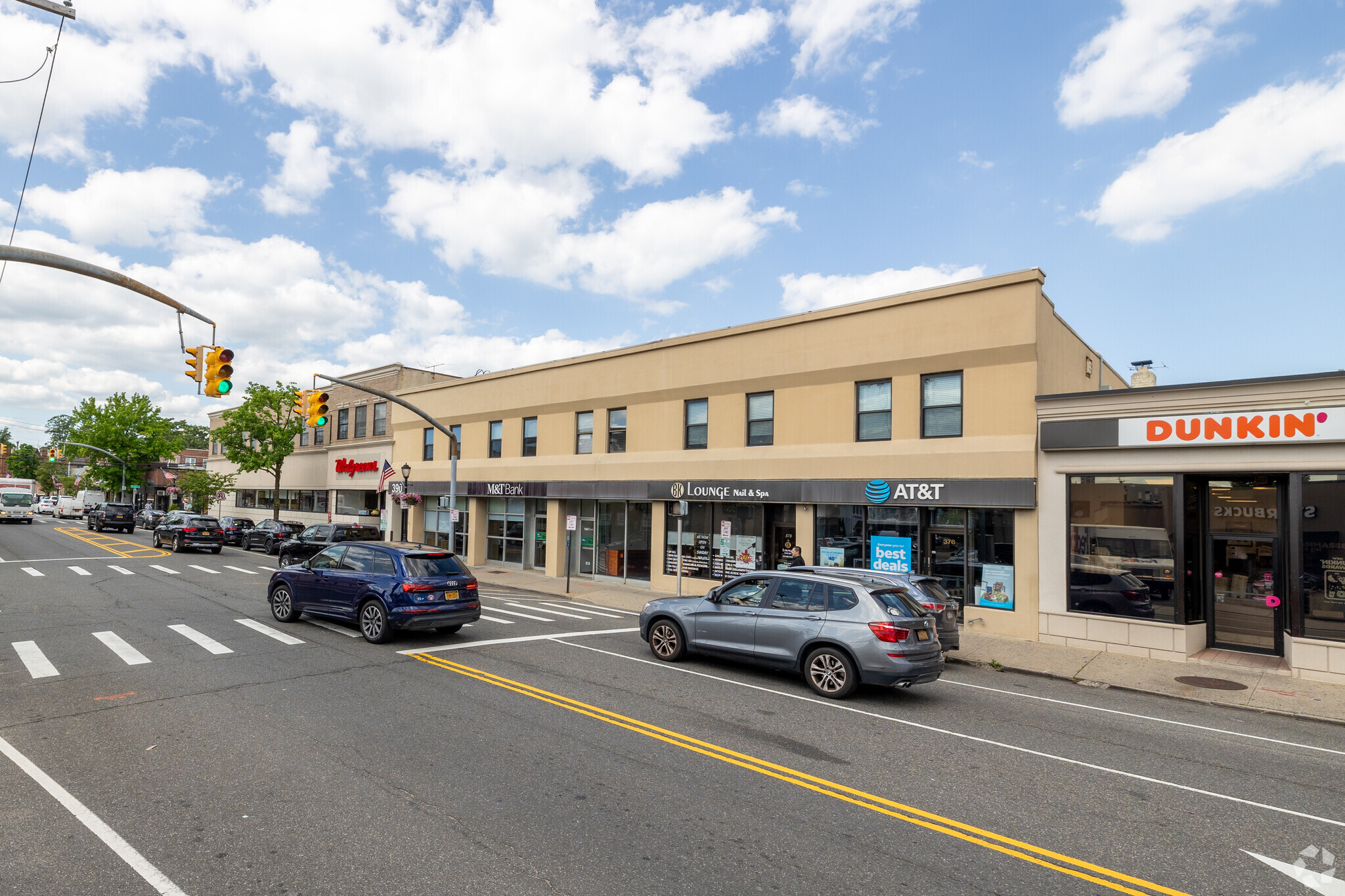 376-390 Plandome Rd, Manhasset, NY for Rent