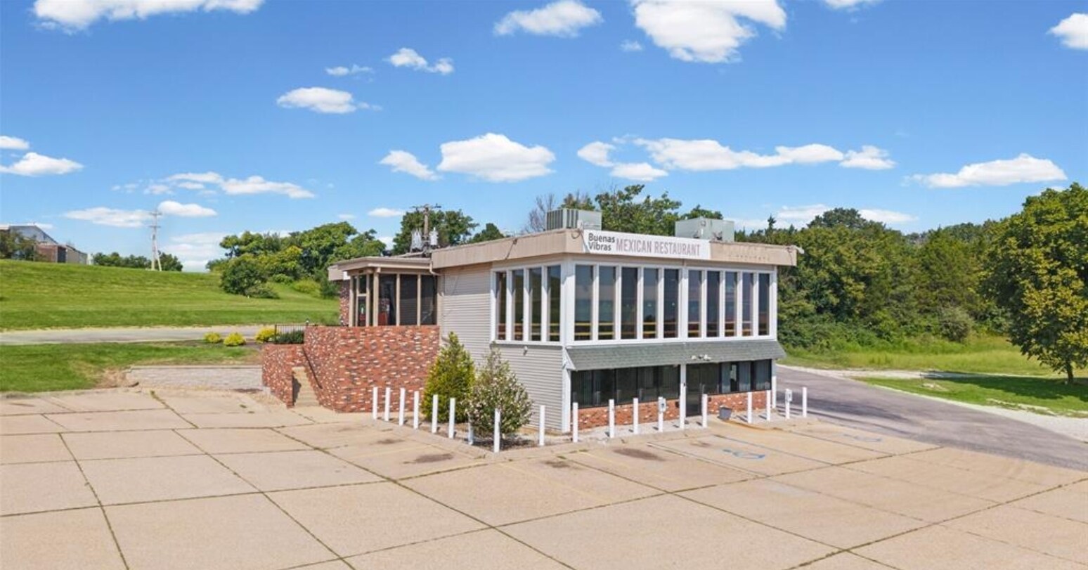 1909 N Service Rd E, Saint Clair, MO for Sale
