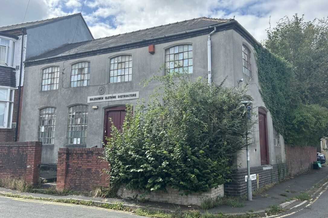 17 Laurel Ln, Halesowen, WMD for Sale