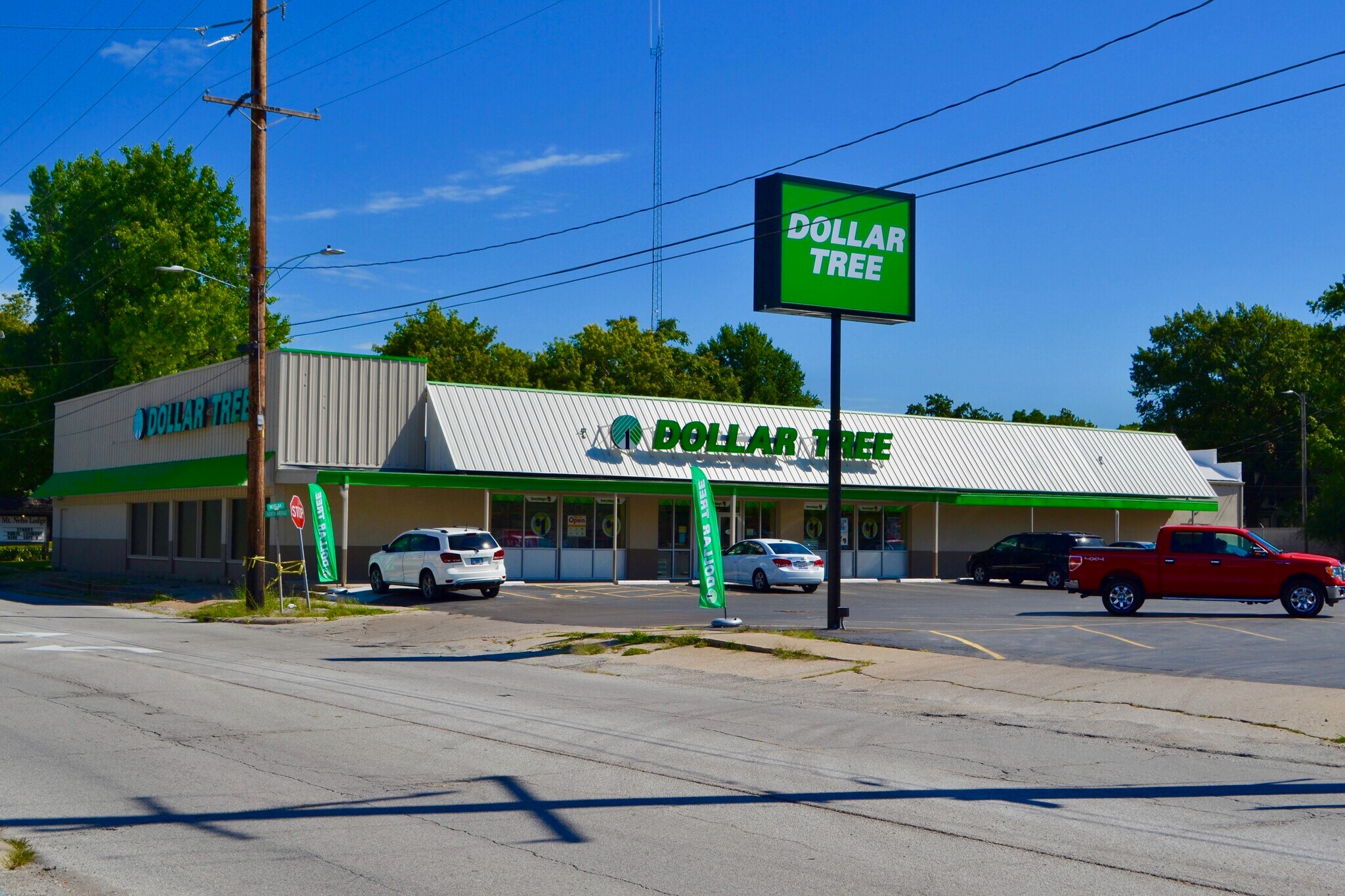 251 N Broad St Carlinville, IL 62626 Retail Property for Sale on