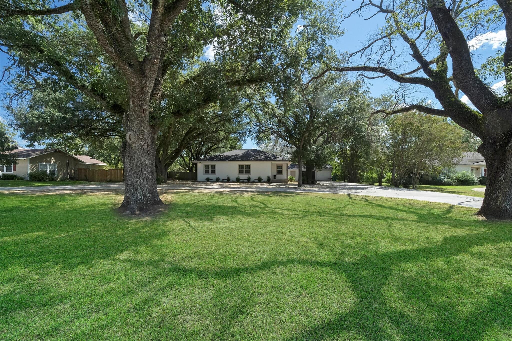 1414 E Main St, Madisonville, TX for Sale