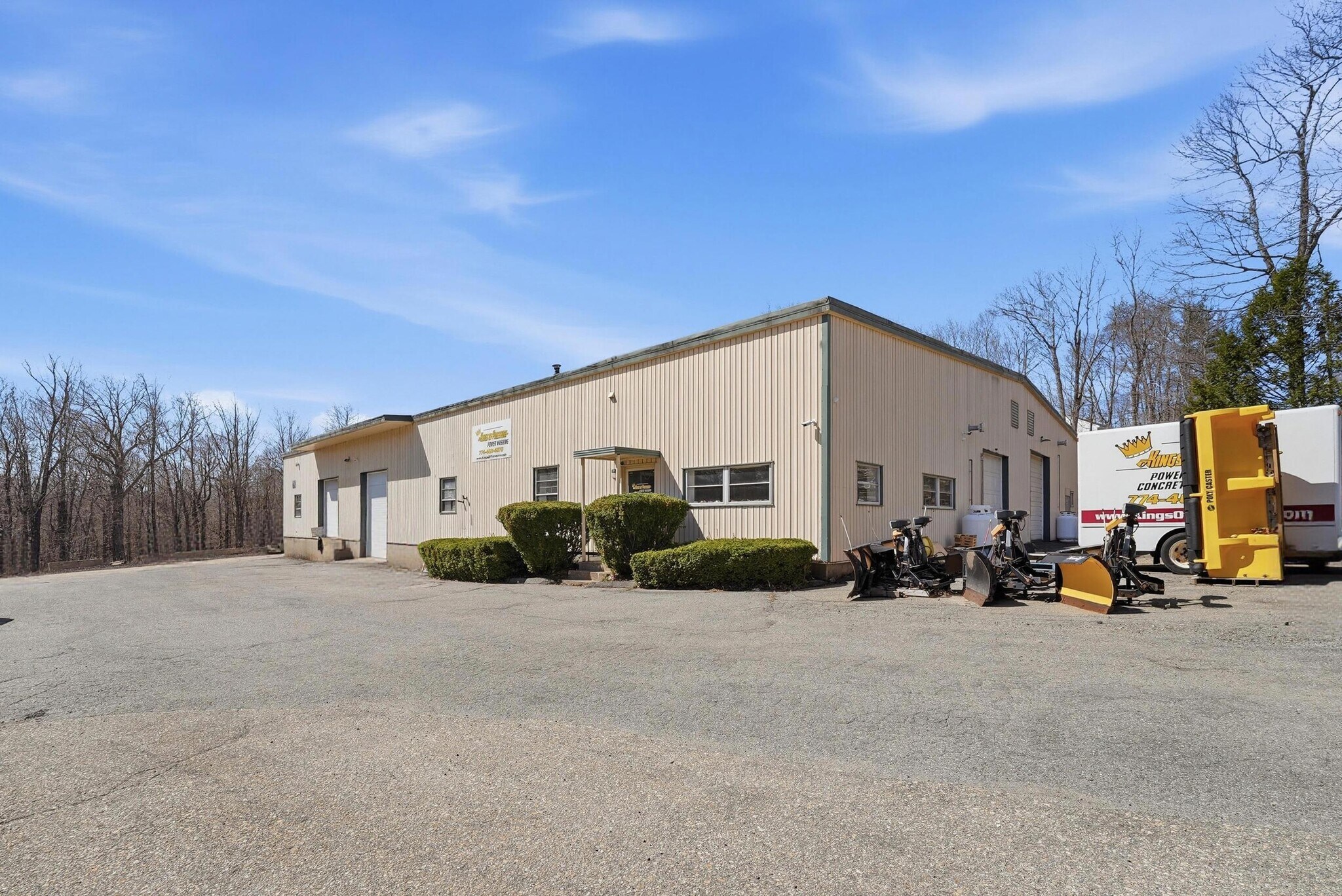 30 Huntoon Memorial Dr, Leicester, MA for Sale