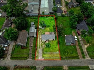 Houston, TX Residential - 906 Woodcrest Dr