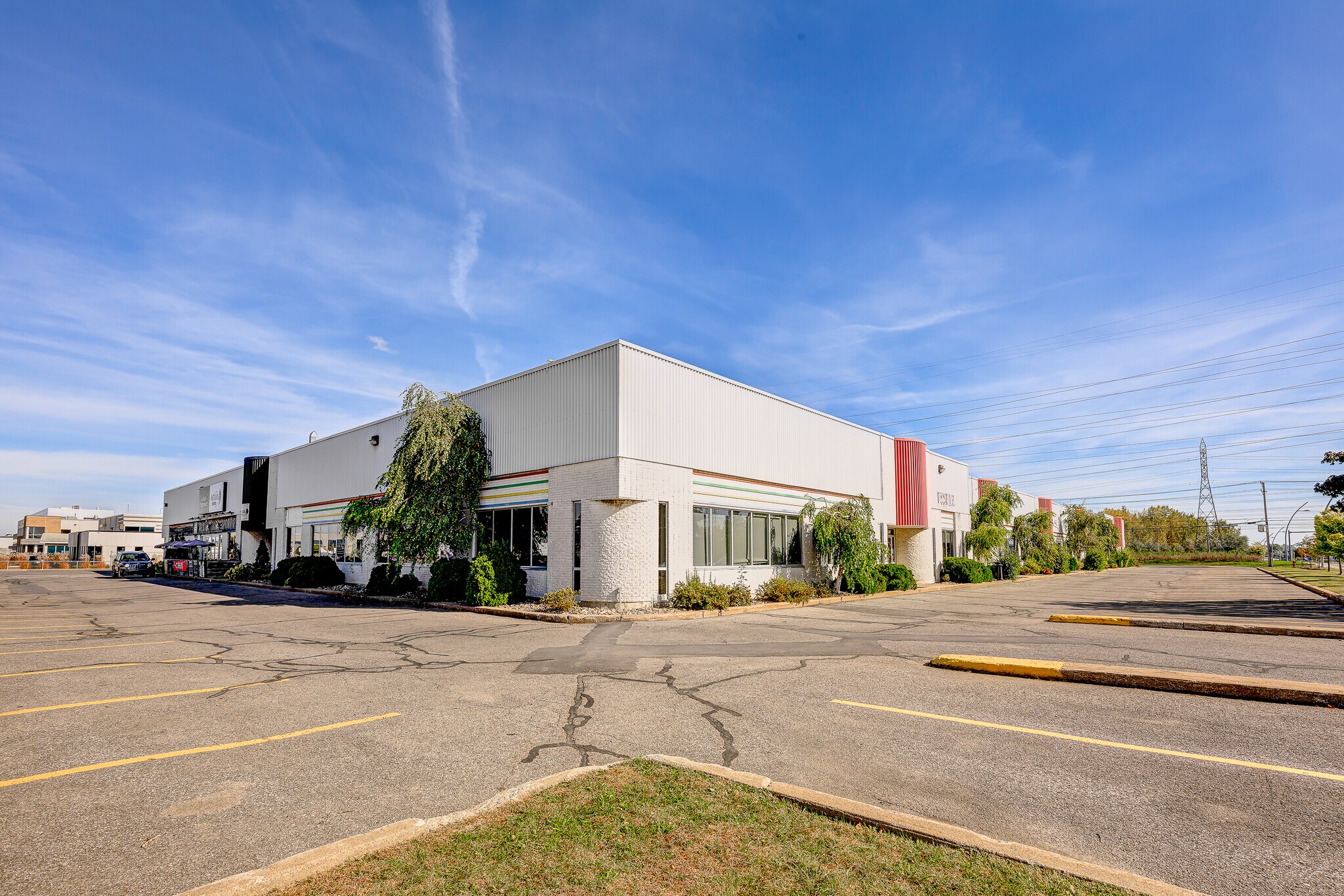 3505-3541 Boul Le Corbusier, Laval, QC for Rent