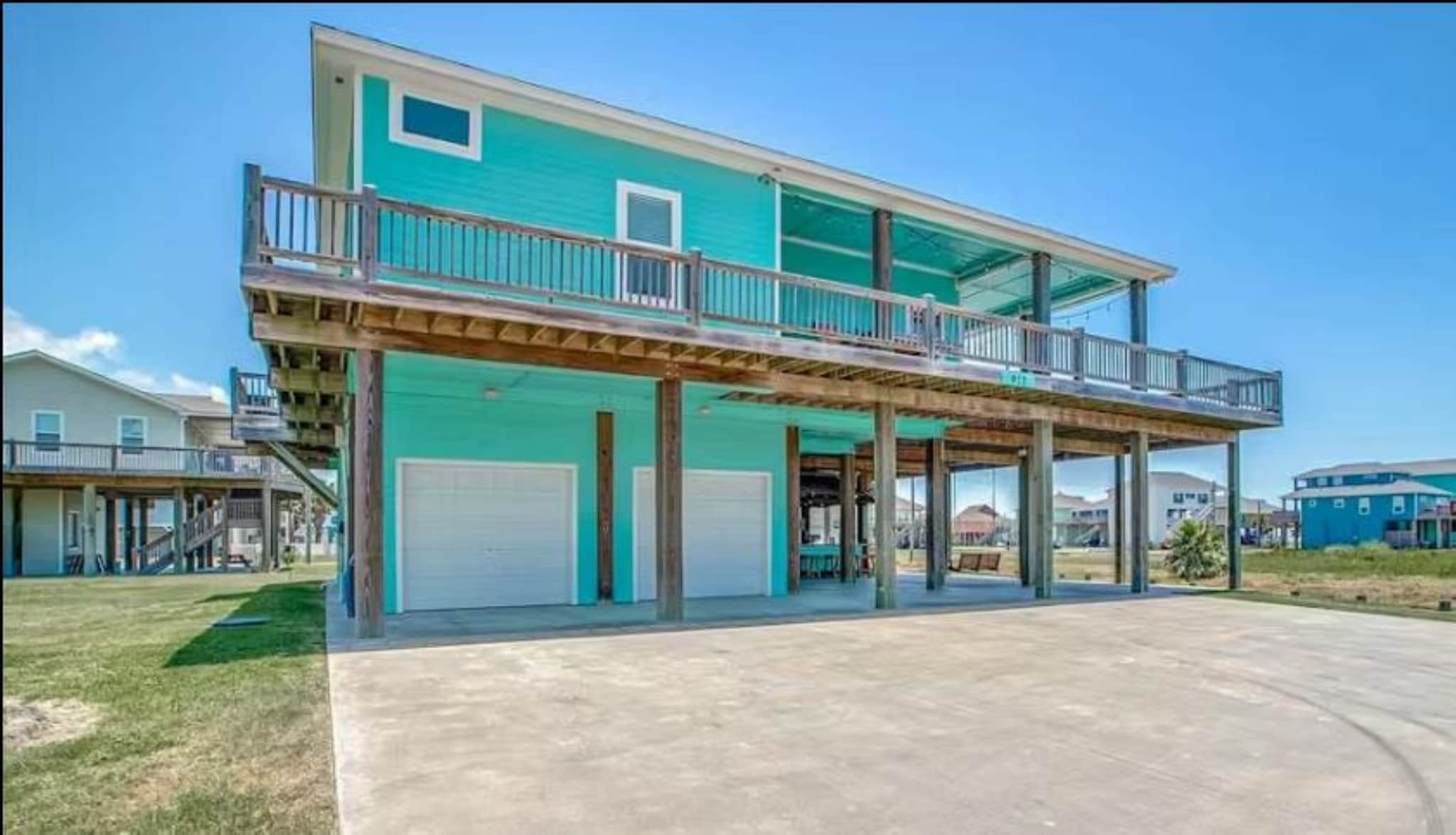 922 Palm Ridge Dr, Crystal Beach, TX for Sale