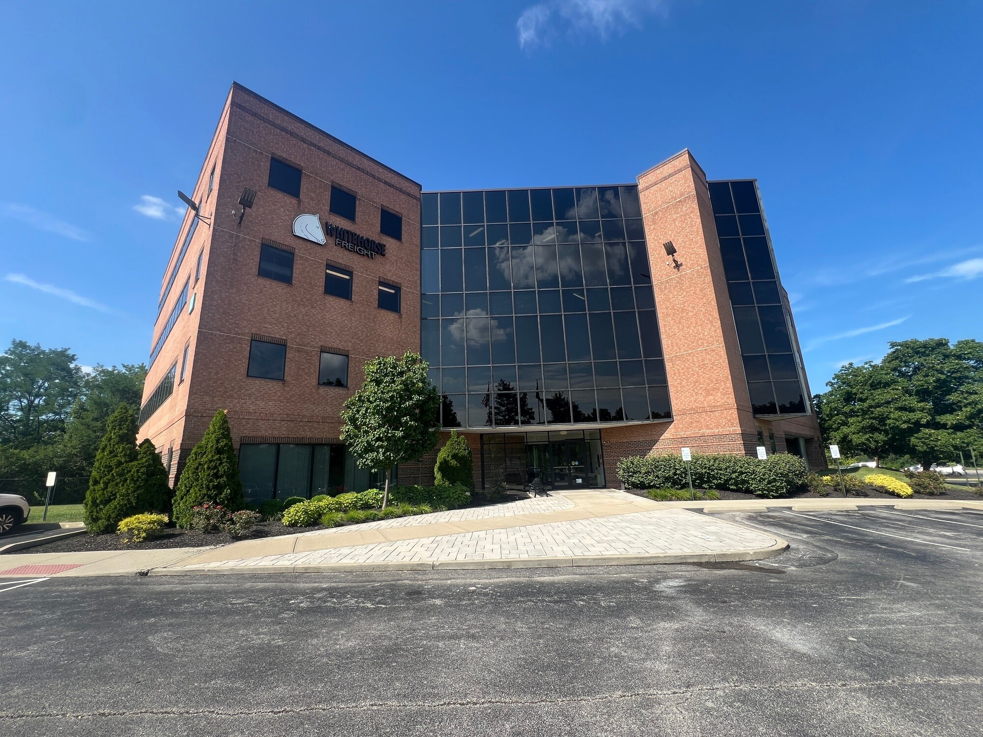2670 Chancellor Dr, Crestview Hills, KY for Rent