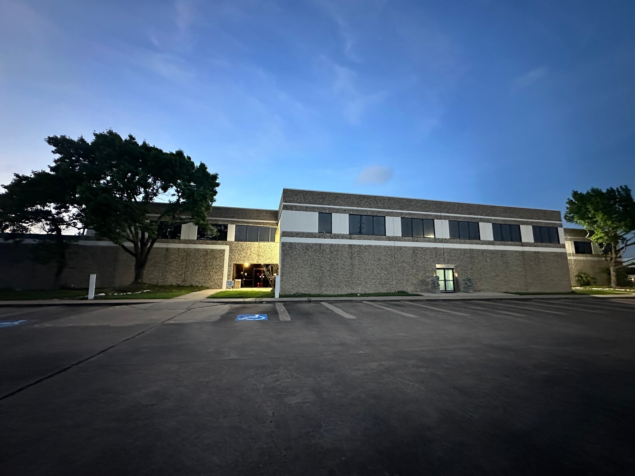 11100 W Airport Blvd, Stafford, TX for Rent
