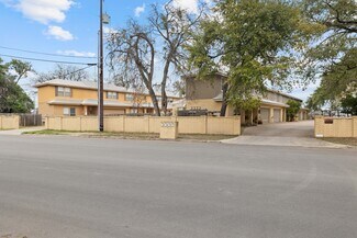 New Braunfels, TX Apartments - 1627-1641 Kuehler