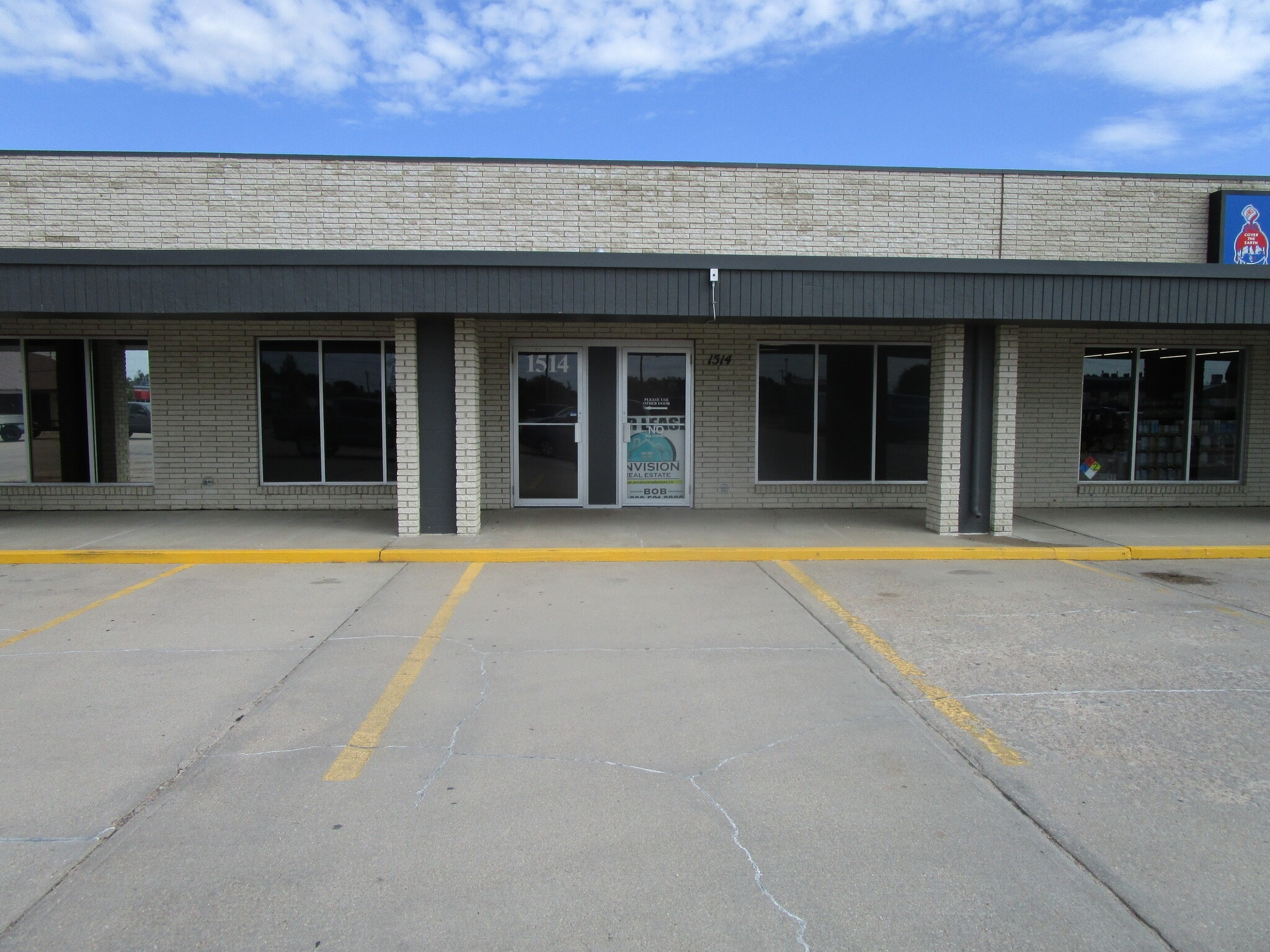 1514 Taylor Plz E, Garden City, KS for Rent