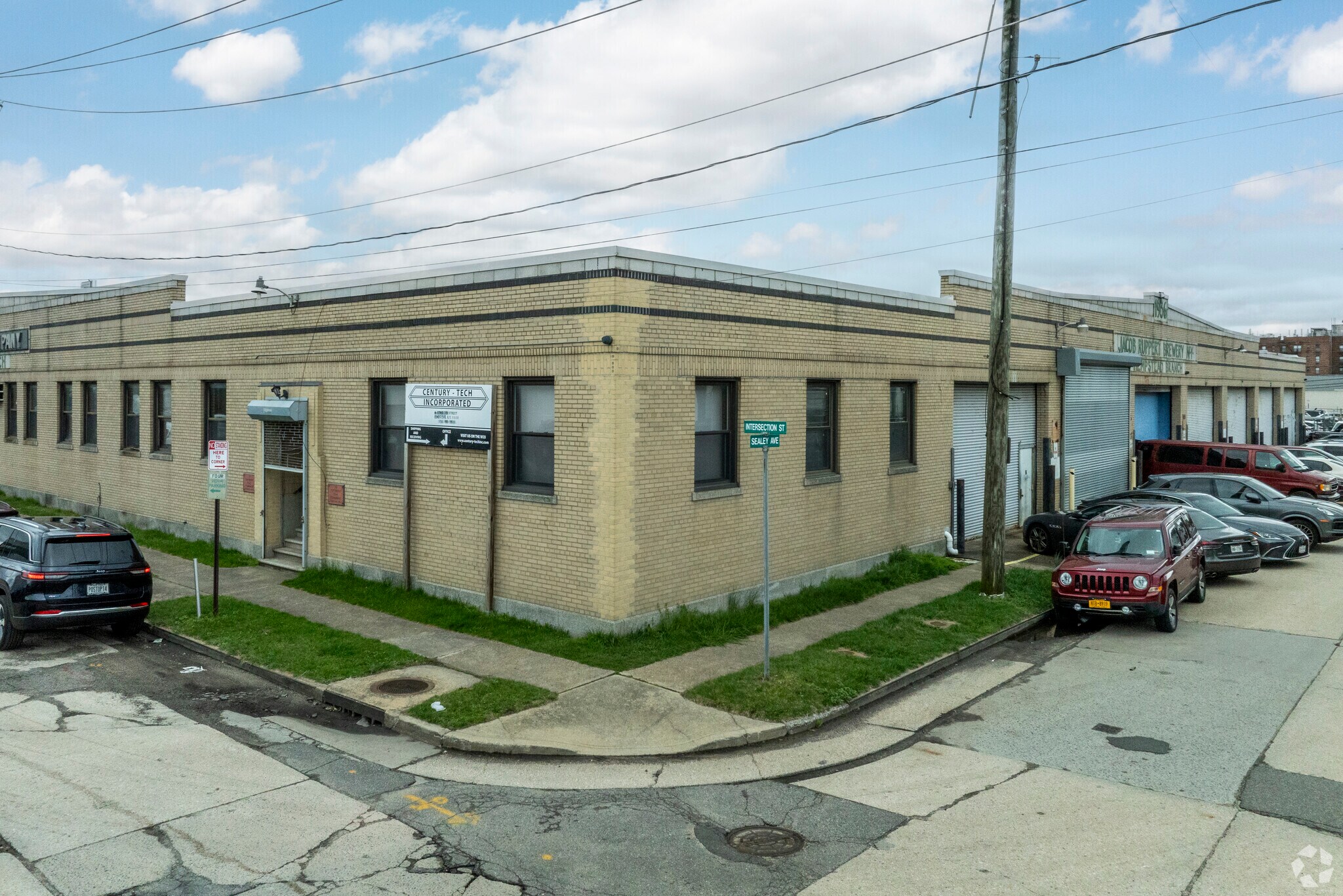 32 Intersection St, Hempstead, NY for Rent