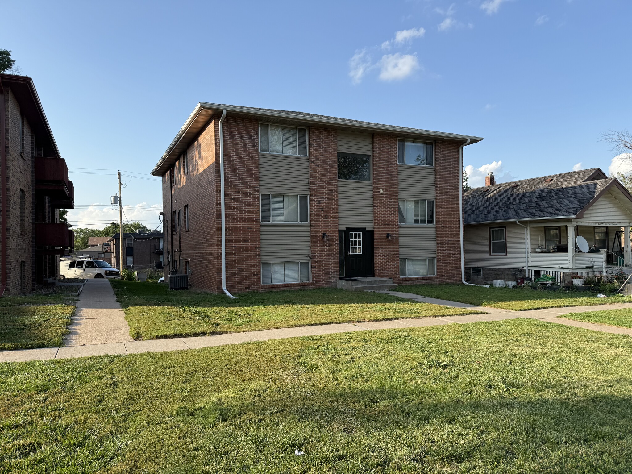 1942 G St, Lincoln, NE for Sale