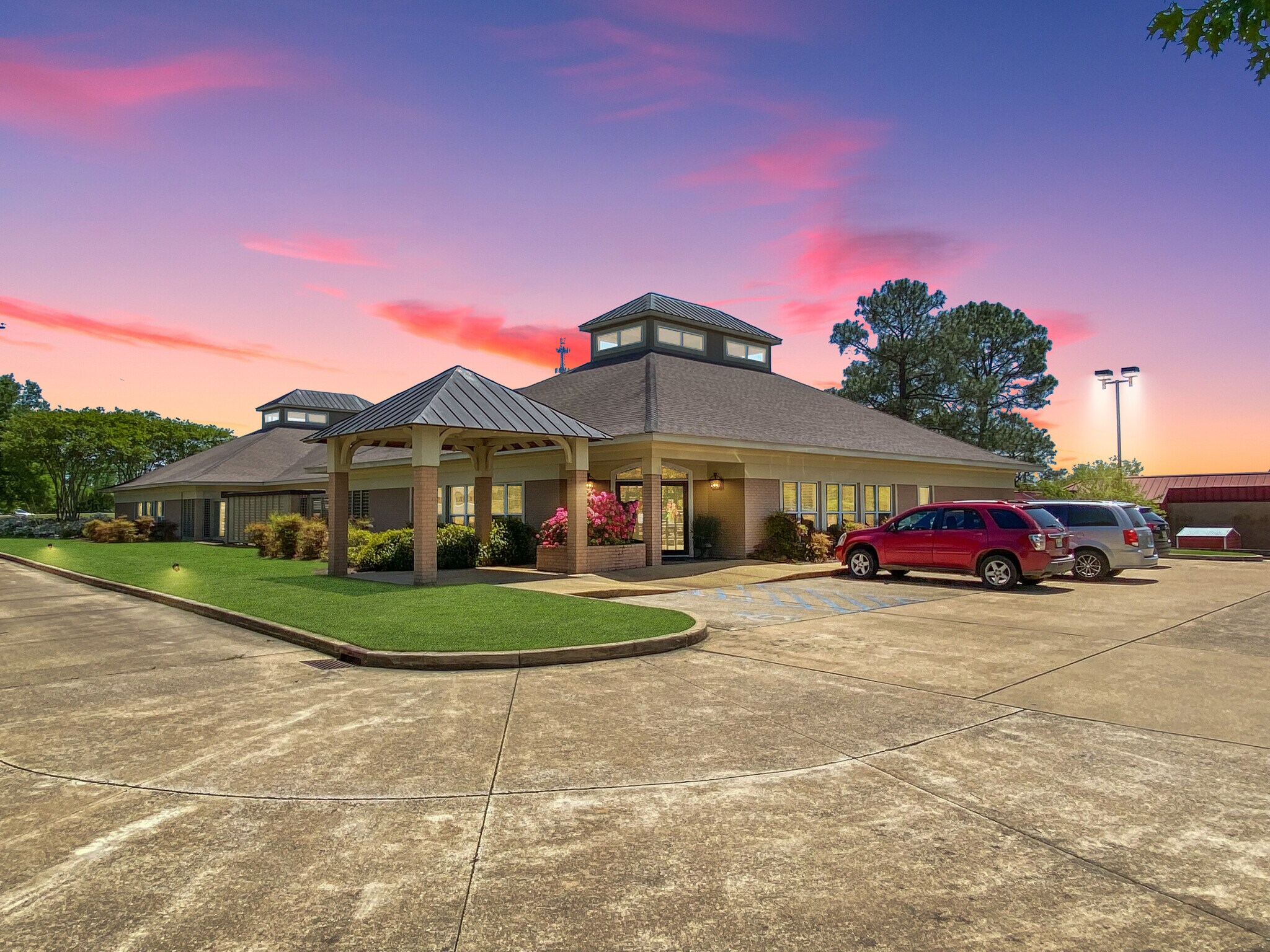 1043 S Madison St, Tupelo, MS for Sale