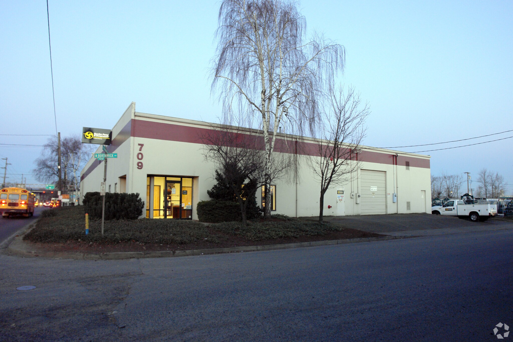 709 N Columbia Blvd, Portland, OR for Sale