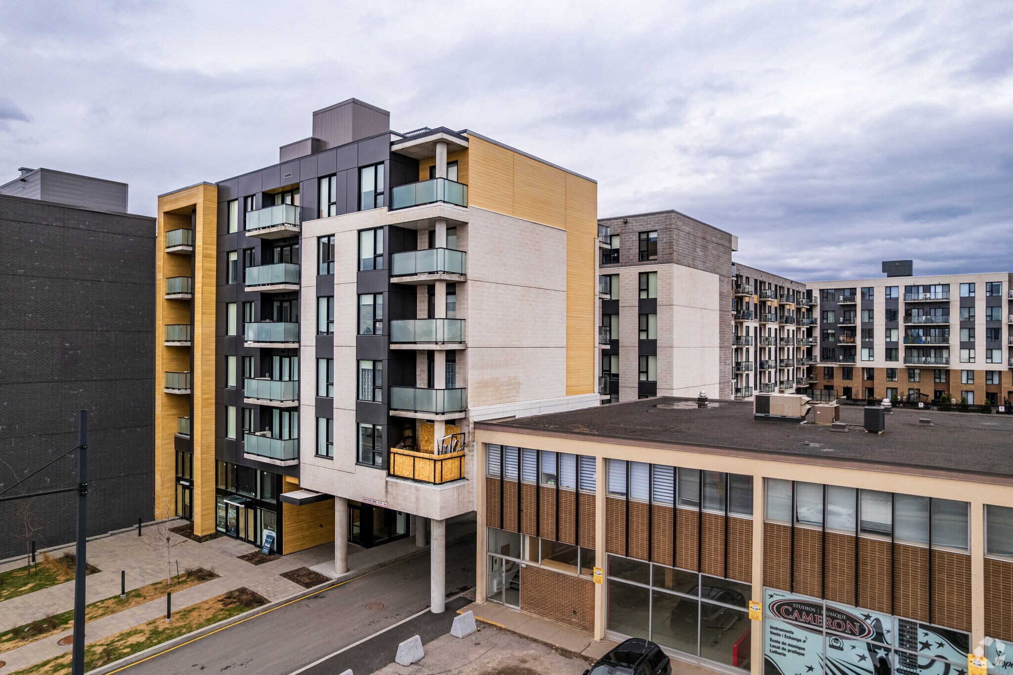 6654-6722 Rue Sherbrooke E, Montréal, QC for Rent