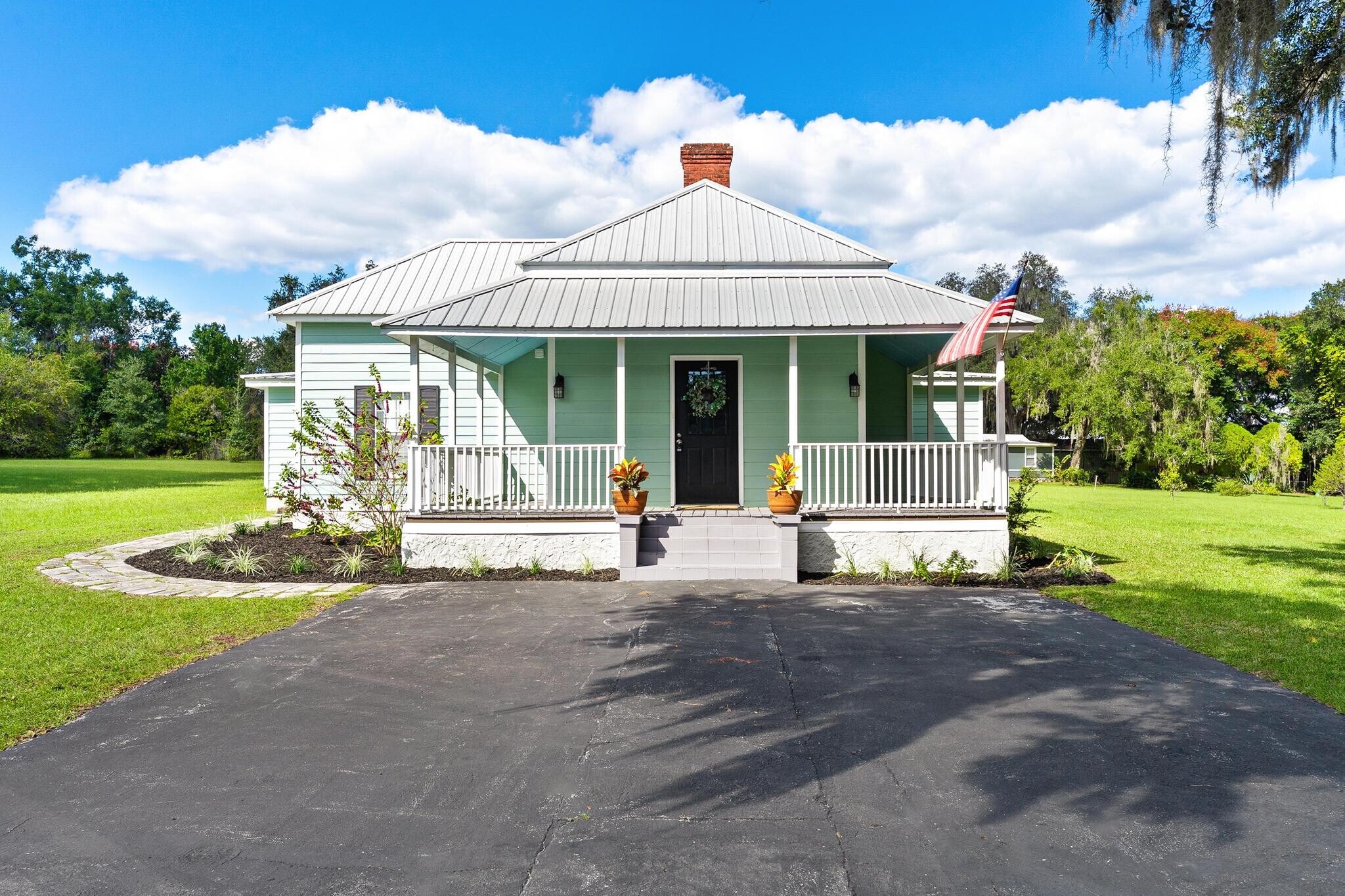 229 W McClendon St, Lady Lake, FL for Sale